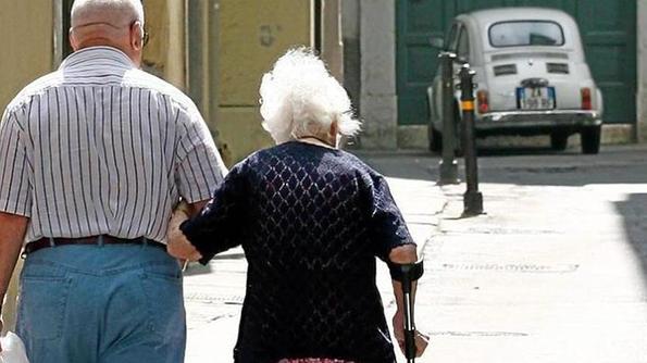 Un coppia di anziani: a Vicenza un 92enne è stato denunciato dalla moglie di 83 anni per maltrattamenti