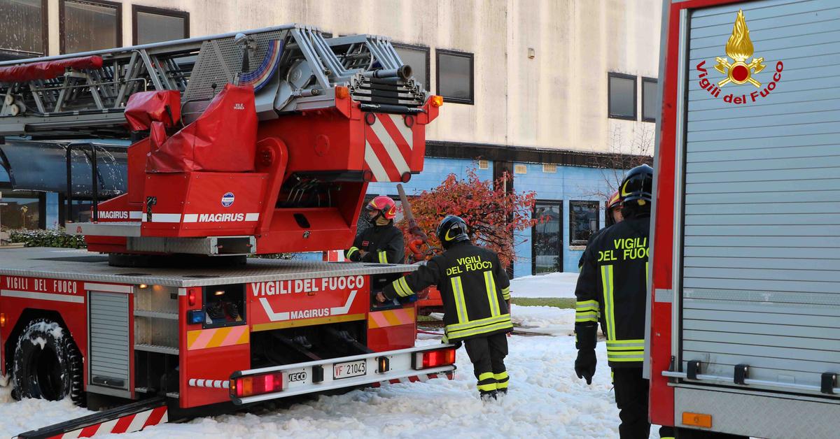 A fuoco il silos in un'azienda di vernici - Il Giornale di Vicenza