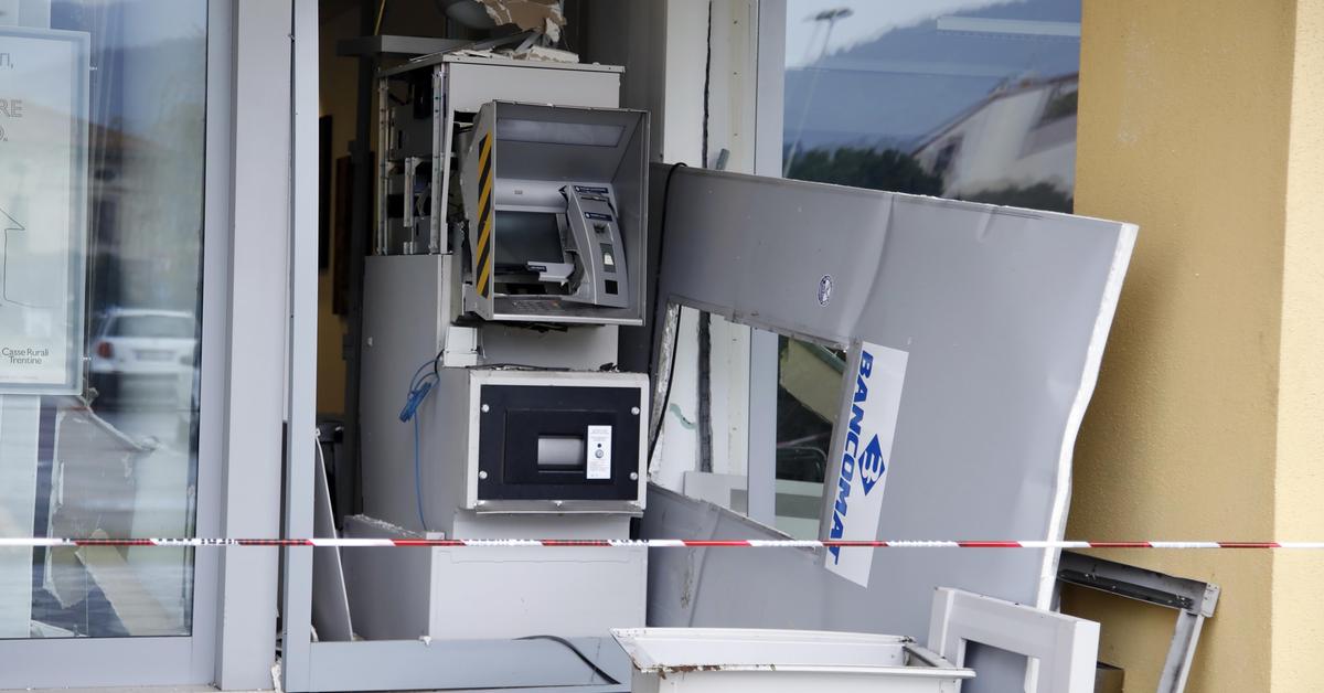 Due assalti bancomat ma i colpi falliscono Tre banditi in fuga - Il Giornale di Vicenza