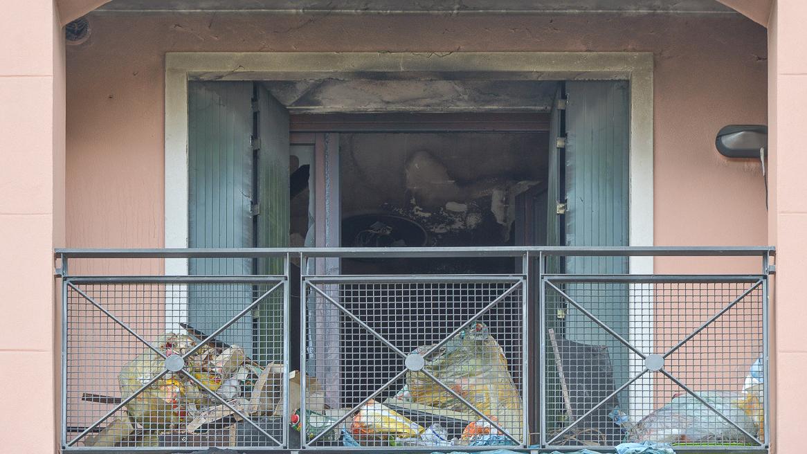 Scappa in terrazza dalla casa a fuoco Salvato con la scala - Il Giornale di Vicenza