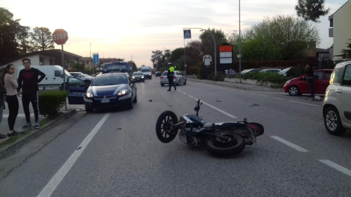 Botto auto-moto all'incrocio Due all'ospedale - Il Giornale di Vicenza