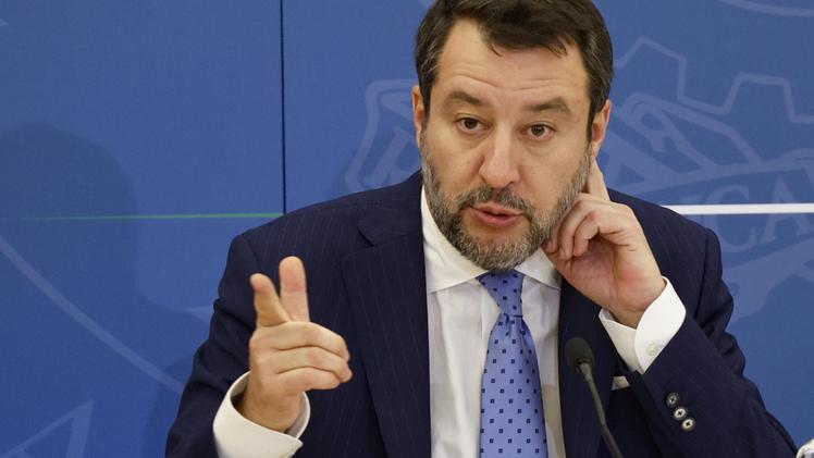Il vicepremier e ministro alle Infrastrutture Matteo Salvini (Foto ANSA/FABIO FRUSTACI)