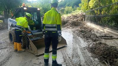 Una squadra della protezione civile di Sarcedo all’opera nelle terre dell’Emilia Romagna devastate dall’acqua e dal fango