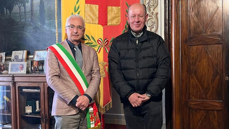 Paolo Prosdocimi con il sindaco Valter Orsi in municipio (Foto Edoardo Mario Francese)