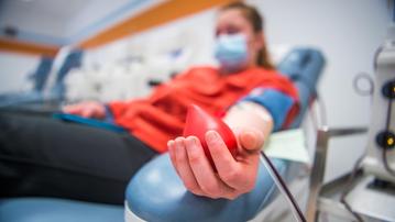 Donare sangue è un gesto prezioso. Per contrastare le notizie false in circolazione, la Croce Rossa ha avviato un progetto di debunking
