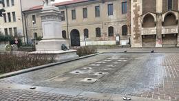 In piazza San Lorenzo il punto 15 delle "300" piccole cose prevede di rimettere in funzione la fontana