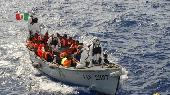 Un barcone di migranti