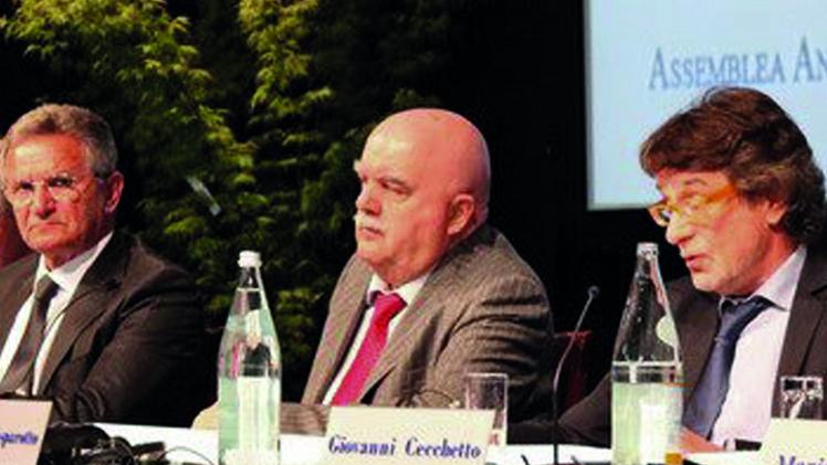 L’ex dg Gasparotto, alla sua sinistra l’allora presidente Cecchetto e alla destra il vicepresidente Zuech