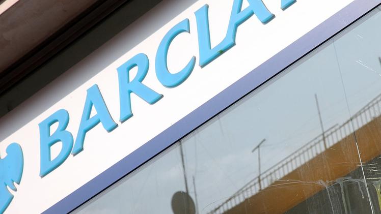 Uno sportello della banca inglese Barclays, al centro della vicenda e delle accuse di Tuconfin. ARCHIVIO