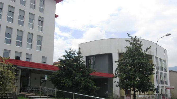 L’ex ospedale De Marchi con la casa di riposo “Muzan” sullo sfondo