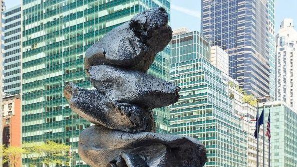 Bruno & Yoyo, 2015, scultura in cera paraffina e microcristallinaAlla 50° Biennale Fischer ha fatto sciogliere il  Ratto della Sabina Big Clay, una delle monumentali sculture in metallo alta 12 metri