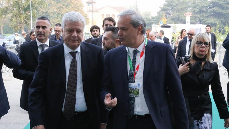 L'arrivo del ministro Galletti con il sindaco Variati all'assemblea dell'Anci