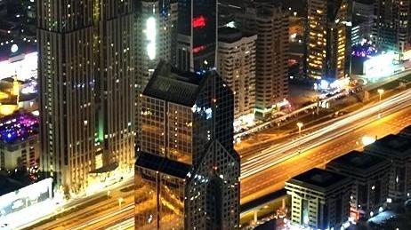 Una veduta notturna di Dubai. FOTO D’ARCHIVIO