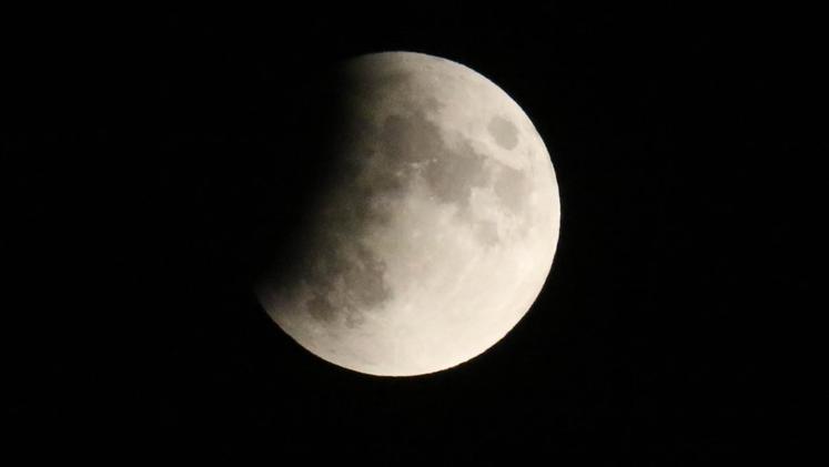 L'eclissi parziale di Luna vista da Monte Berico. COLORFOTO