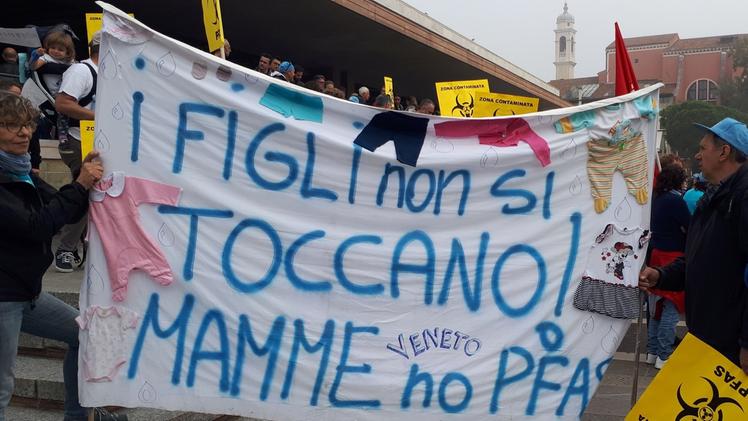 La recente manifestazione delle “Mamme No Pfas” a Venezia