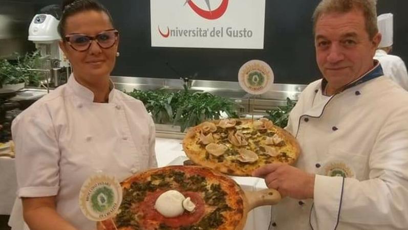 La titolare Daniela Trulla e il pizzaiolo Daniele Belluzzo