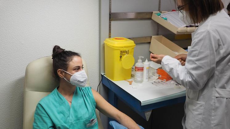 Vaccinazioni all'ospedale San Bortolo (foto Colorfoto)