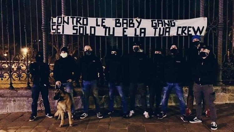 Una delle foto pubblicate sui social network dal gruppo che si fa chiamare “Vicenza Blackflag”