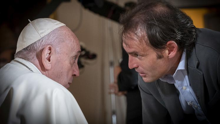 Don Marco Pozza dialoga con papa Francesco di vizi e virtù