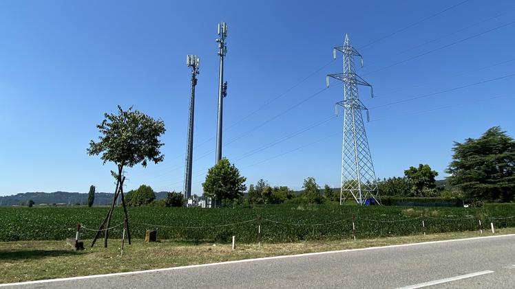 Secondo il legislatore le società devono pagare solo un 800 euro all’anno per le antenne