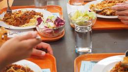 Il servizio mensa resterà ancora ai privati in alcune scuole di Schio