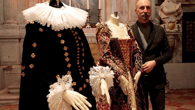 A Venezia apre al pubblico una collezione di 20 costumi, fedelmente riprodotti da Francesco Briggi