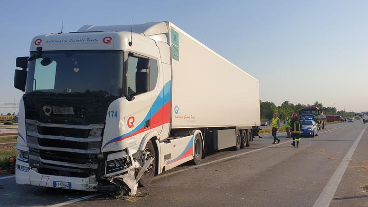 Il camion coinvolto nel tragico incidente di venerdì lungo la Postumia
