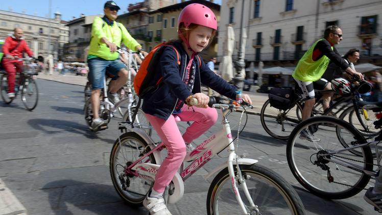 Il Comune di Zugliano premierà con 40 euro i bambini che andranno a scuola a piedi o in bici