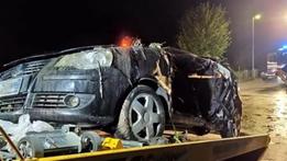 Nella foto pubblicata sul web La Tribuna di Treviso, l'auto a bordo della quale hanno perso la vita i 4 amici.