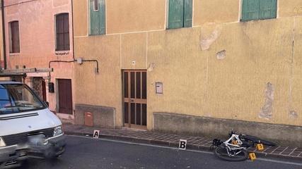 Ciclista muore nello scontro con un furgone in via Roma a Caltrano.