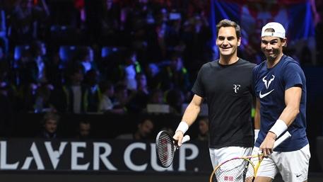 Roger Federer chiuderà la sua carriera stasera alla Laver Cup, in doppio con Rafa Nadal contro Jack Sock e Frances Tiafoe.