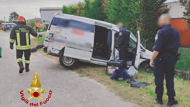 Incidente tra auto e furgone portavalori a Sossano. Ferito l'autista del blindato