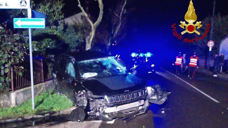 Incidente a Rosà: il conducente di un'auto ha perso il controllo in via Carpellina ed è andato a finire alberi e recinzione