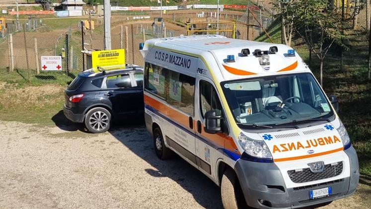 L'ambulanza intervenuta in pista a Rezzato (Brescia)