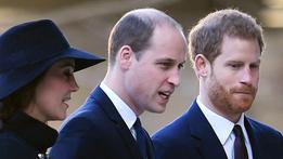 Il principe Harry con William e Kate  (Foto ANSA/ANDY RAIN)